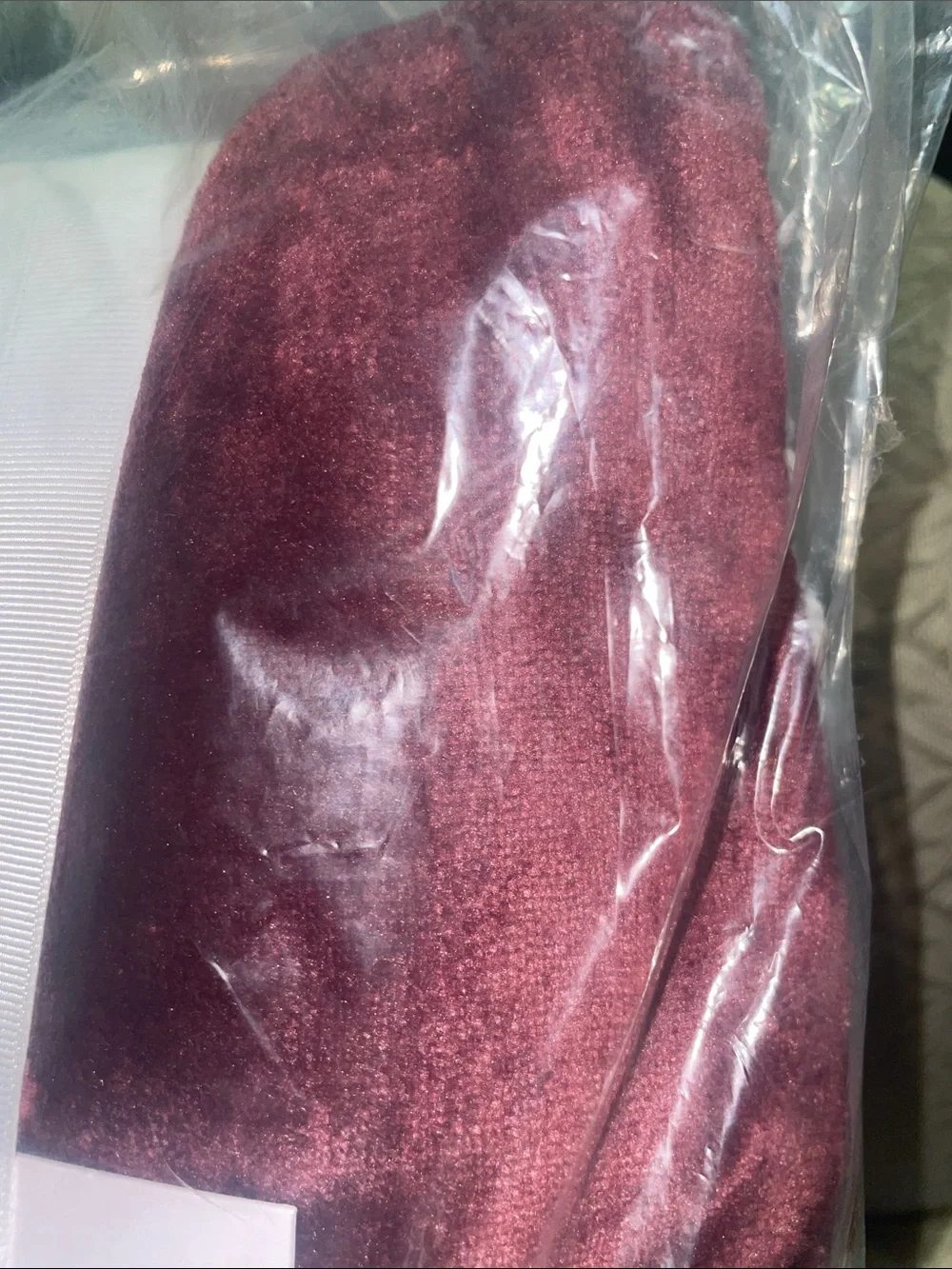 UGG Avery Throw Blanket - Burgundy and White
